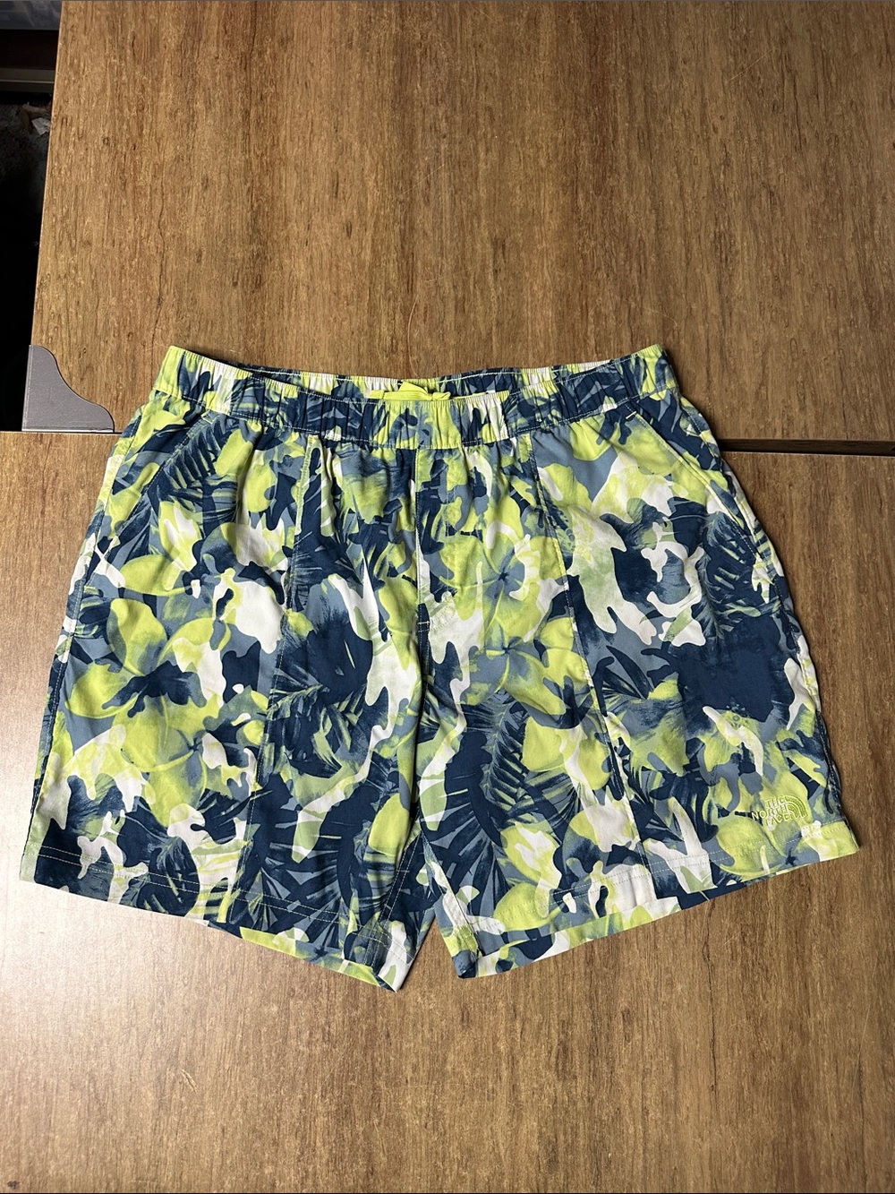The north face nwot class v green blue tropical stretchy men’s swim pool shorts